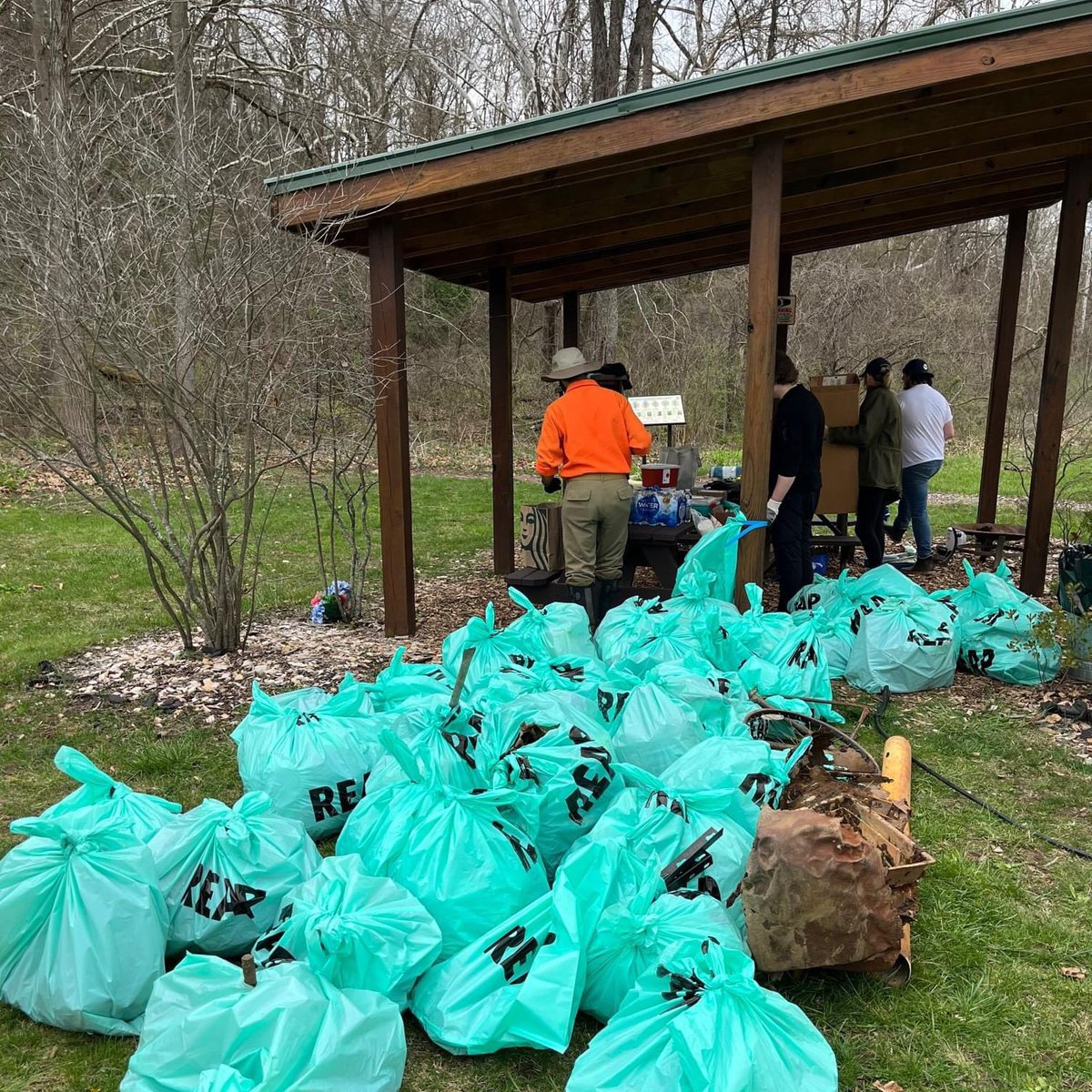 Our biggest creek cleanup of the year less than 24 hours away! Join us Saturday, April 6th from 9am to 12pm at the OLP to clean up trash along Deckers Creek as part of the annual WV Make It Shine Statewide Spring Cleanup.

Visit deckerscreek.org/volunteer for more information.