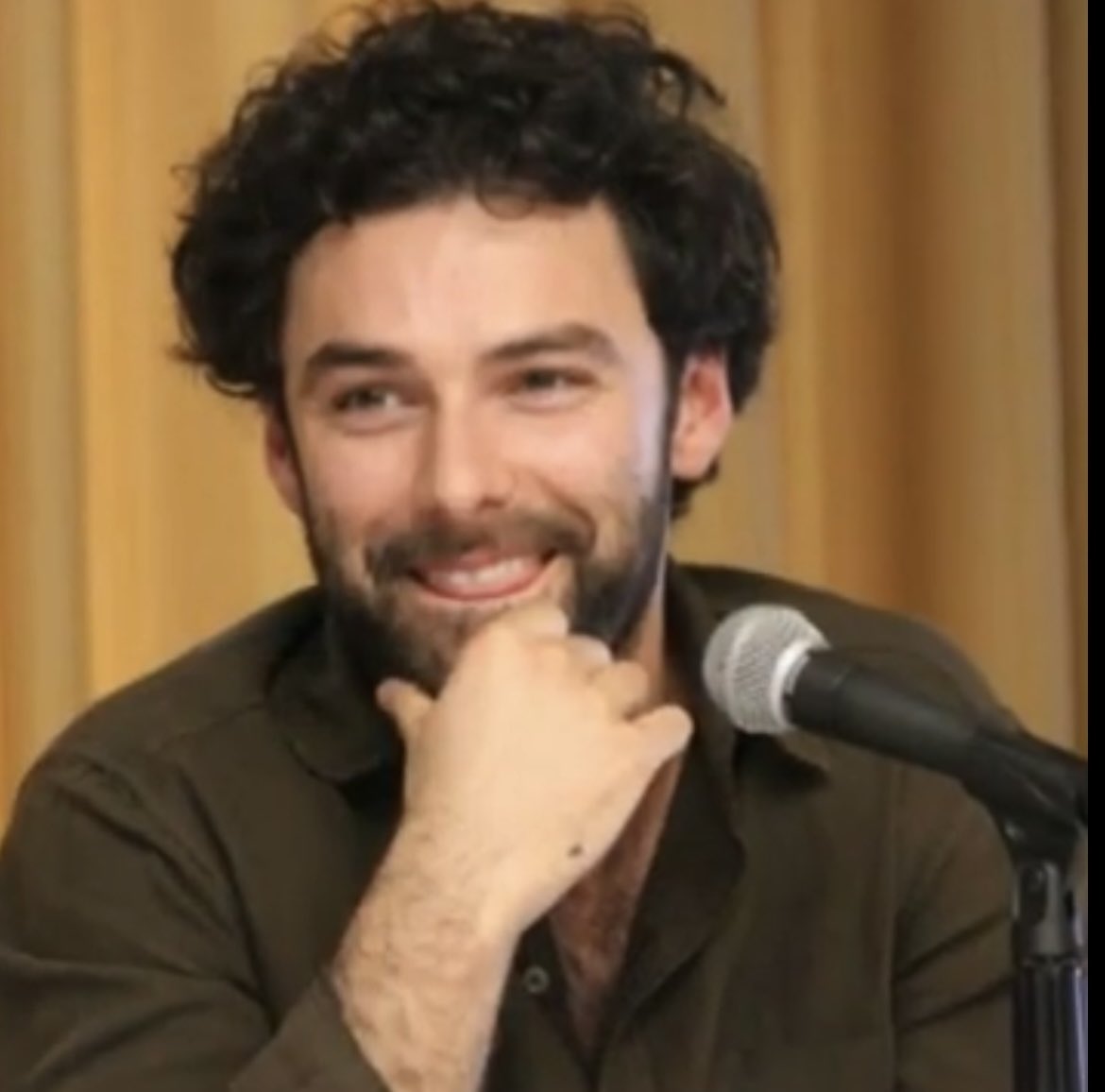 Have a splendid #FurryFriday everyone. Happy start to your weekend. #AidanTurner #AidanCrew (Photo credit to owner)🩵