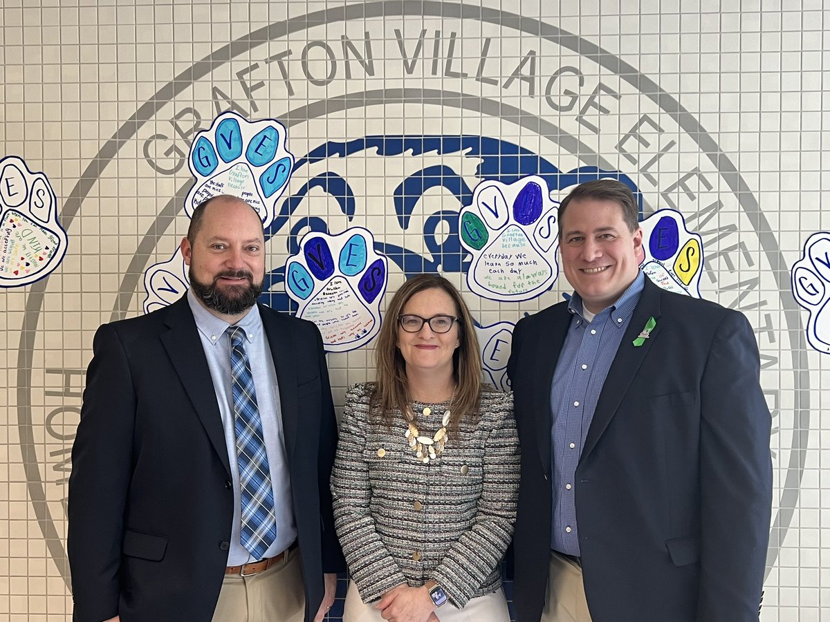 Thanks to special guest @lisacoons10 Virginia’s State Superintendent for Public Instruction @VDOE_News for visiting @GVESGrizzlies @SCPSchools to see morning meetings and to talk about combating chronic absenteeism, student mental health issues #ElevateStafford