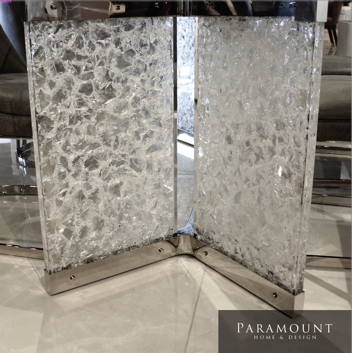 Paramount_Furn's tweet photo. This week we’re celebrating the mastery behind the amazing Andorra dining table. Its crystal glass acrylic panels, elegantly complemented by the sleek, Y-shaped stainless steel frame, embody strength and grace. The clear glass top ensures no detail goes unnoticed. Must be seen! https://t.co/PZrfyEyYzJ