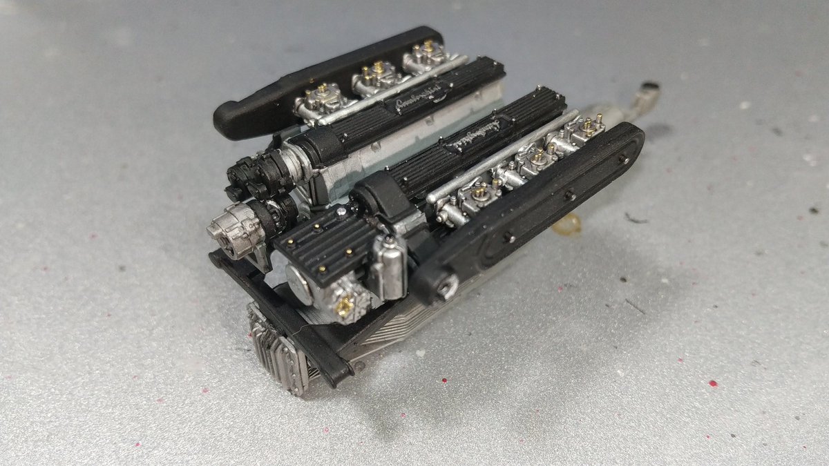 d2G4Vn4F52AWsI2's tweet image. #2mgandini
#フジミ
#LP400
まず、エンジンから製作
さすがエンスージアストモデル、パーツ数がハンパない😱