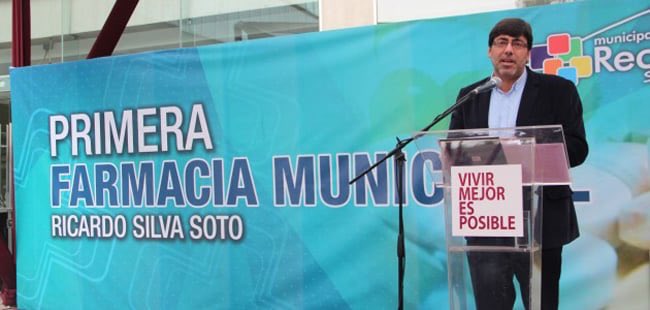 Quien no se ha sentado ni se sentará a cenar con Zalaquet 
Jadue 
Quien no está  en la lista de amigos poderosos de Hermosilla 
Jadue 
Saben quien es el abogado Mario Vargas y que está tratando de impedir el acceso a los chats de Hermosilla ??
El abogado que demandó a Jadue