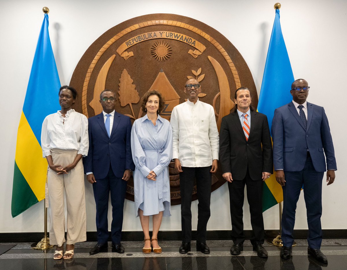 This afternoon at Urugwiro Village, President Kagame received Audrey Azoulay, UNESCO Director-General, who is in Rwanda to unveil World Heritage List plaques at four genocide memorial sites: Nyamata, Murambi, Gisozi and Bisesero. @AAzoulay is in Kigali to attend the #Kwibuka30