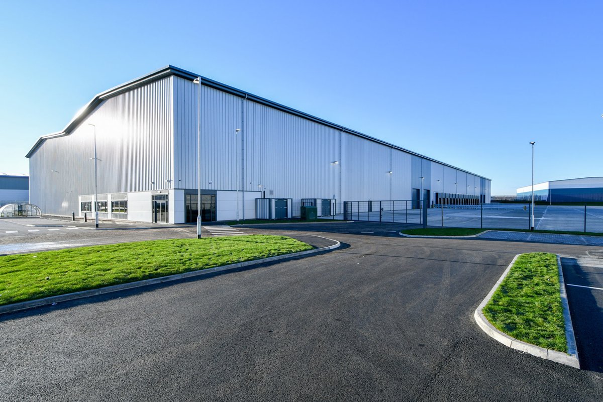 Supply chain solutions giant Wincanton has expanded its operations in North Lanarkshire, acquiring an additional 127,000 sq ft of industrial space at Belgrave Logistics Park in Bellshill. This complements their Scottish Gateway hub at Eurocentral . ow.ly/PKbs50R946b