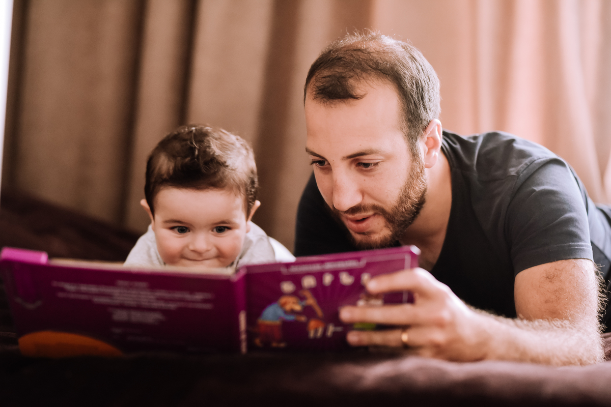 📖 ¿Cuándo fue la última vez que leíste un libro con tu hijo o hija? A través de la lectura podemos ayudar a que niños y niñas desarrollen su creatividad e imaginación. Léele su cuento favorito y viajen juntos a esos lugares a los que la imaginación les lleva❤️