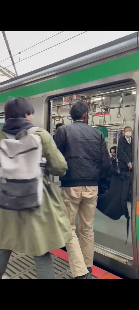 進撃のバズ動画 tweet media