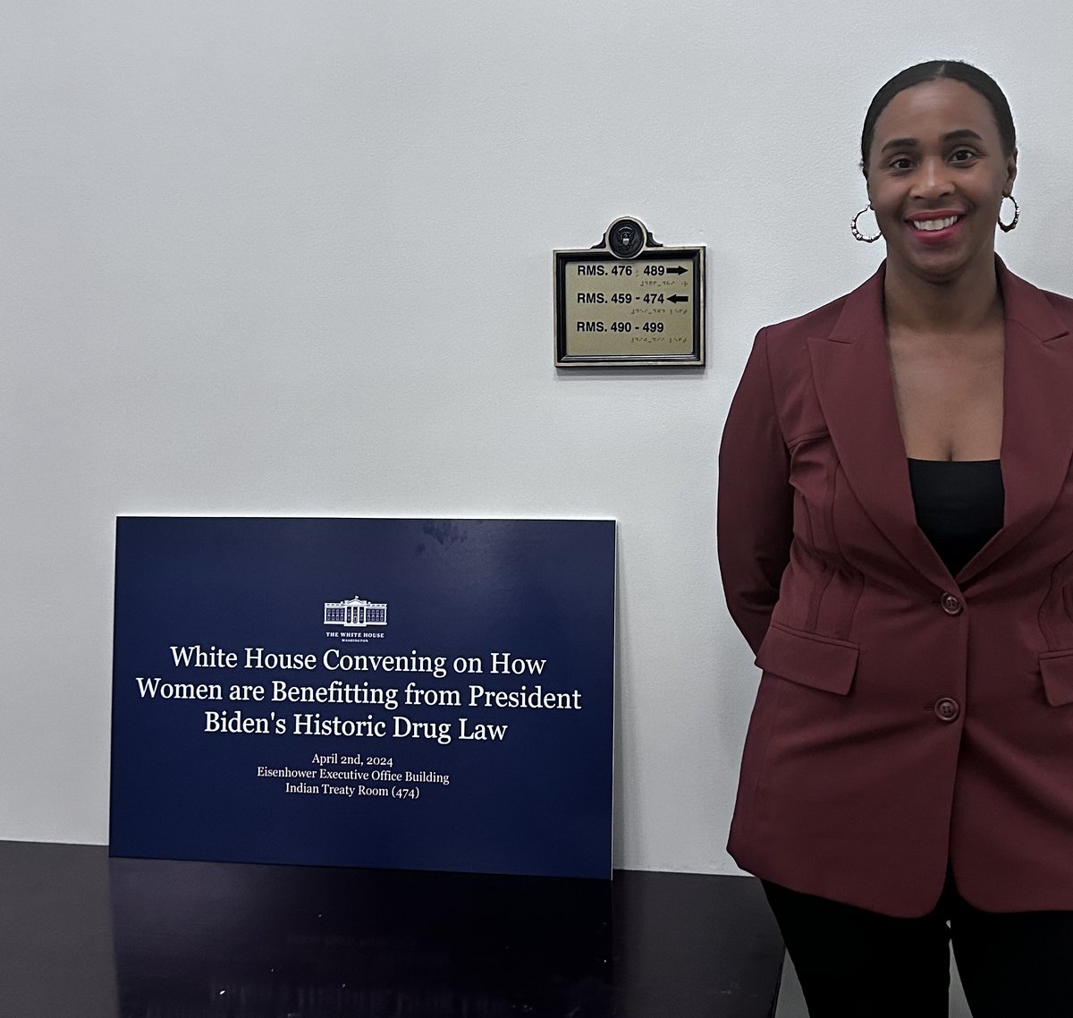 Honored to be guests at the @WhiteHouse for a conversation on how @JoeBiden's historic law lowers the cost of Rx drugs for millions of women. Addressing Rx prices is an intersectional gender equity issue, since women pay more for healthcare.