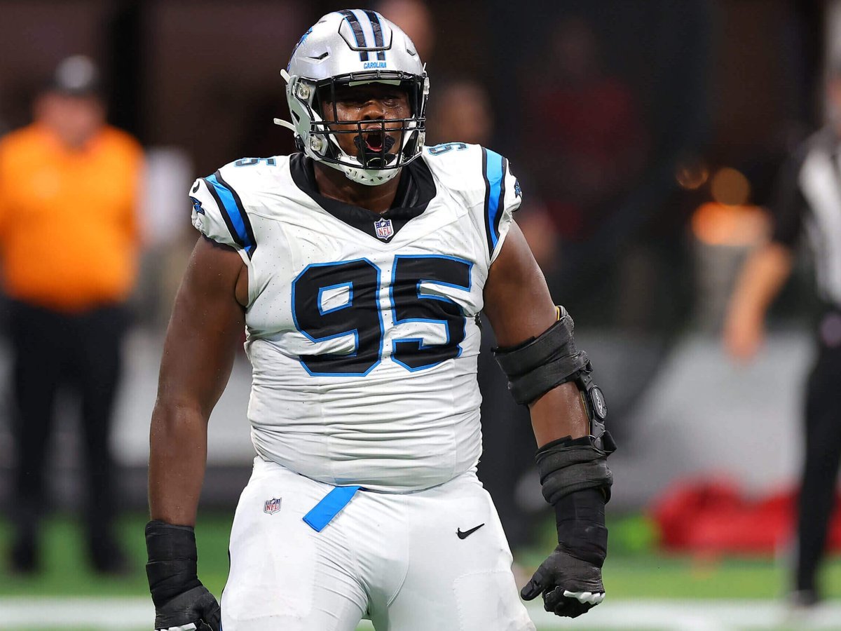 With his new $24M/year contract, Derrick Brown now factors into our player weights calculations for Defensive Interiors. Brown's @PFF Grades since entering the league: 2020: 61.0 🟨 2021: 64.4 🟨 2022: 84.4 🟩 2023: 90.1 🟦