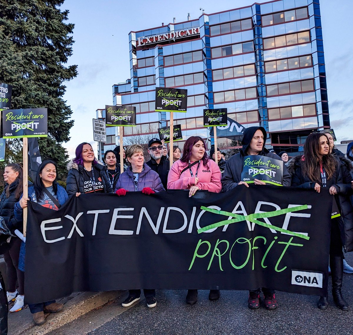 Support nurses, PSWs and guest attendants in for-profit nursing homes by telling Extendicare that residents need #CareNotProfit! #FightLocal @ontarionurses Take action: nwmd.io/s/twitter/ZBM-…