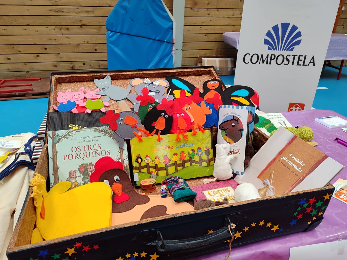 CaldodeGroria's tweet photo. Recursos da nosa biblioteca para narrar literatura infantil no posto do @CIFPCOMPOSTELA na Feira das profesións 2024 celebrada onte en Brión
#bescolaresgal #galix #lix #literaturainfantil #álbumilustrado https://t.co/jkP2y2b40n