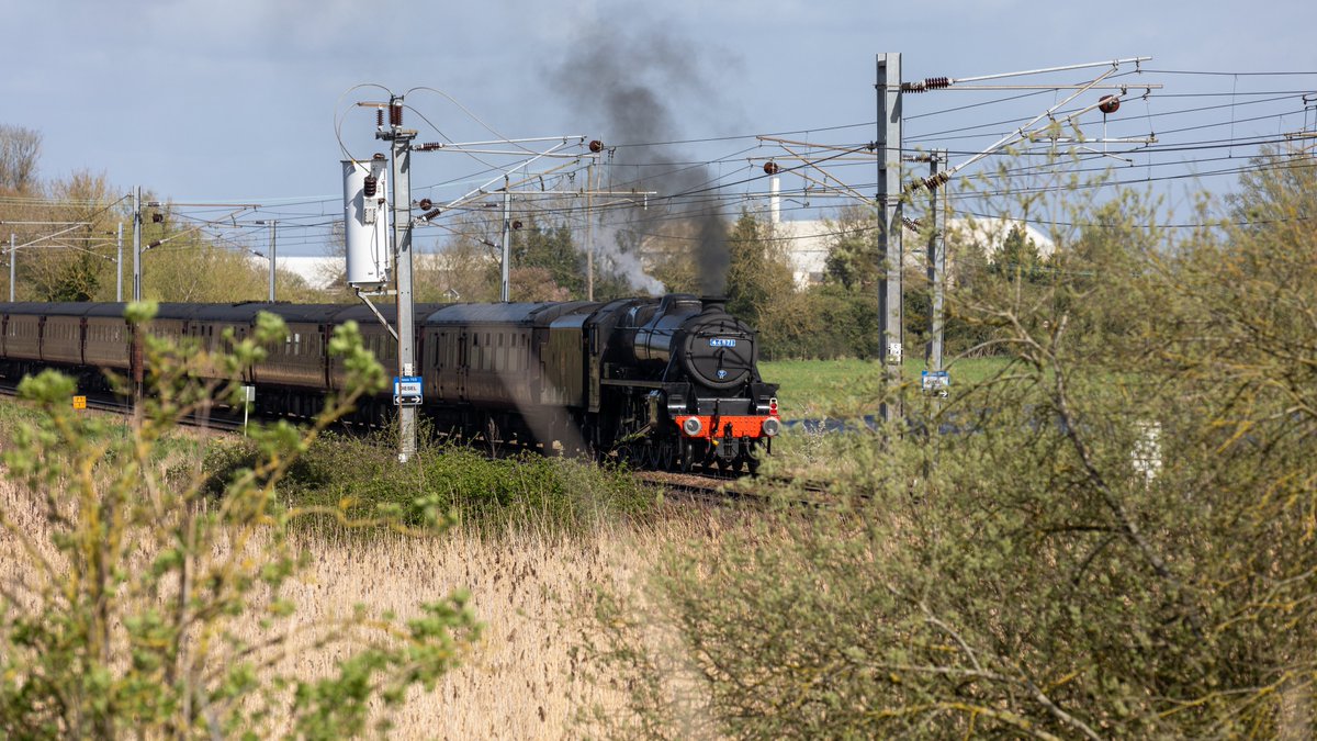 #44871 passes Ely on the 5th April 2024, on her way to Norwich. #Steam #trainsoftwitter #steamtrain #elycathedral @westcoastrail @railwaytouring @SpottedInEly