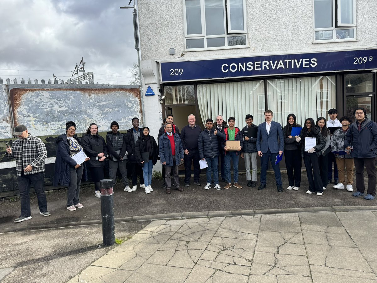 Day 4 week 1 for my fabulous #EasterWorkExperience team today as we set off in sun to #Centenary Ward with local councillors #DavidAshton & @GovindBharadia & @StefanVoloseni1 our #GLA candidate with @stan_stelian & @FlorinMaciuc @HAConservatives @HEConservatives @Conservatives