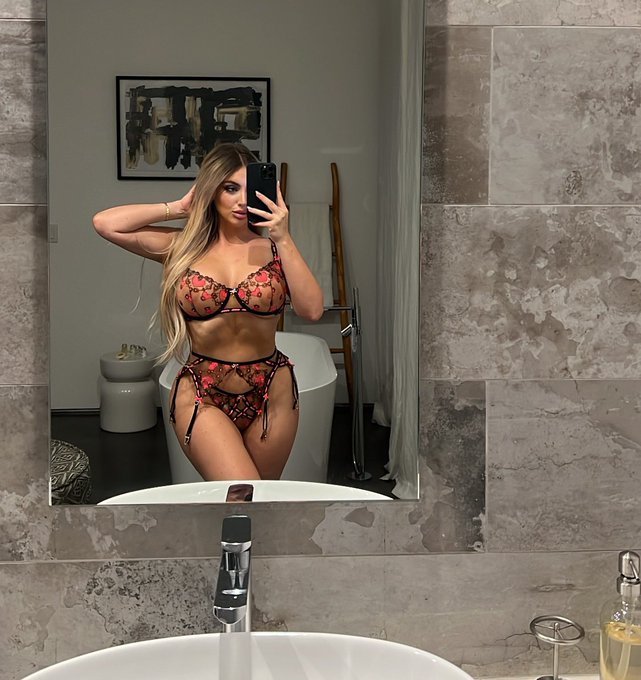 Come text me today 🖤 https://t.co/nARnxkU0O2 https://t.co/zKaKBrWmpa