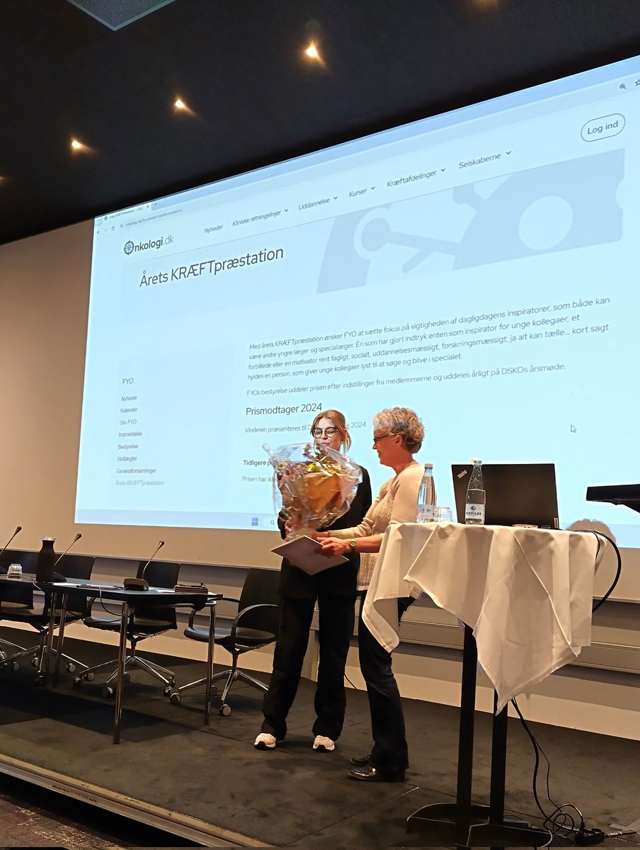 Tusinde gange tillykke til Kristin Enevoldsen, en af onkologiens store inspiratorer og dagligdagshelt, med Årets Kræftpræstation🥳 Så fortjent og en stor ære for os at give prisen til dig.