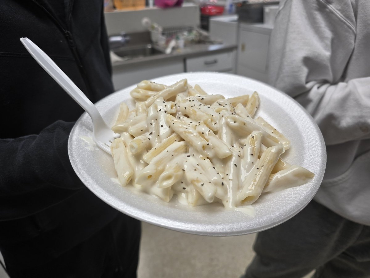 MepoFCS's tweet photo. Bechamel Lab:  make a roux, season to taste add parmesan.  Serve over pasta cooked al dente.  Intro Foods Dairy Unit #mepoclassroom #sayyestofcs https://t.co/HZYgCqwAAJ