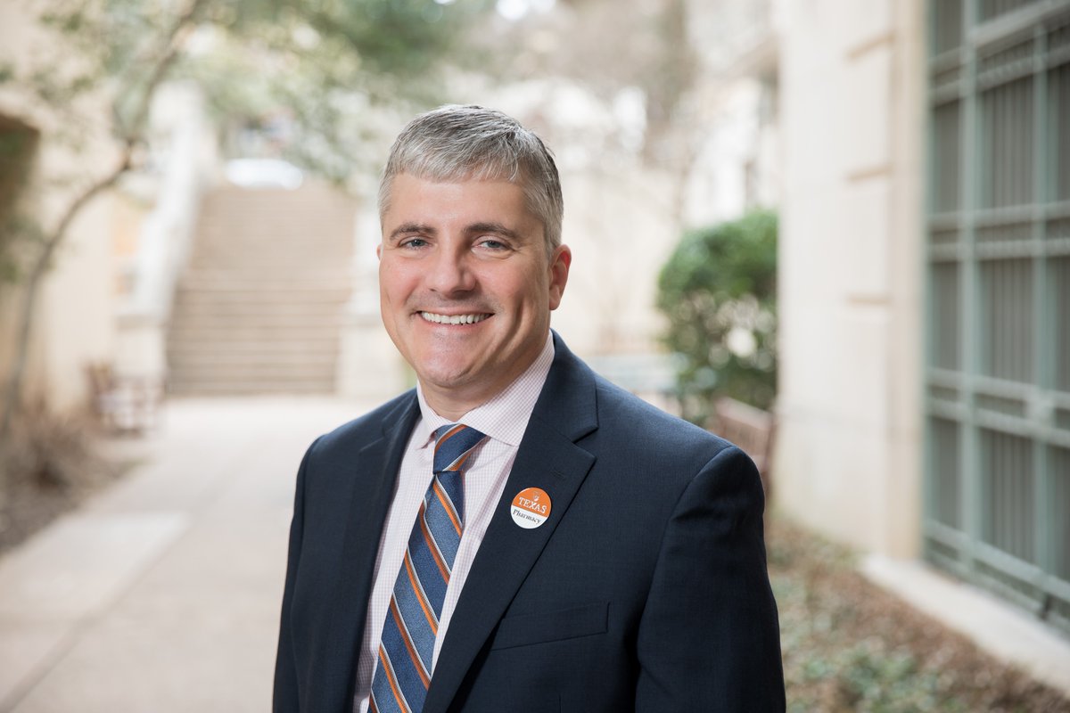 Congratulations to Dean and James T. Doluisio Regents Chair Dr. Samuel M. Poloyac, who was honored by his alma mater @UK_COP as a new member of its Hall of Distinguished Alumni and a winner of this year's Lifetime Achievement Award! pharmacy.uky.edu/news/uk-colleg…