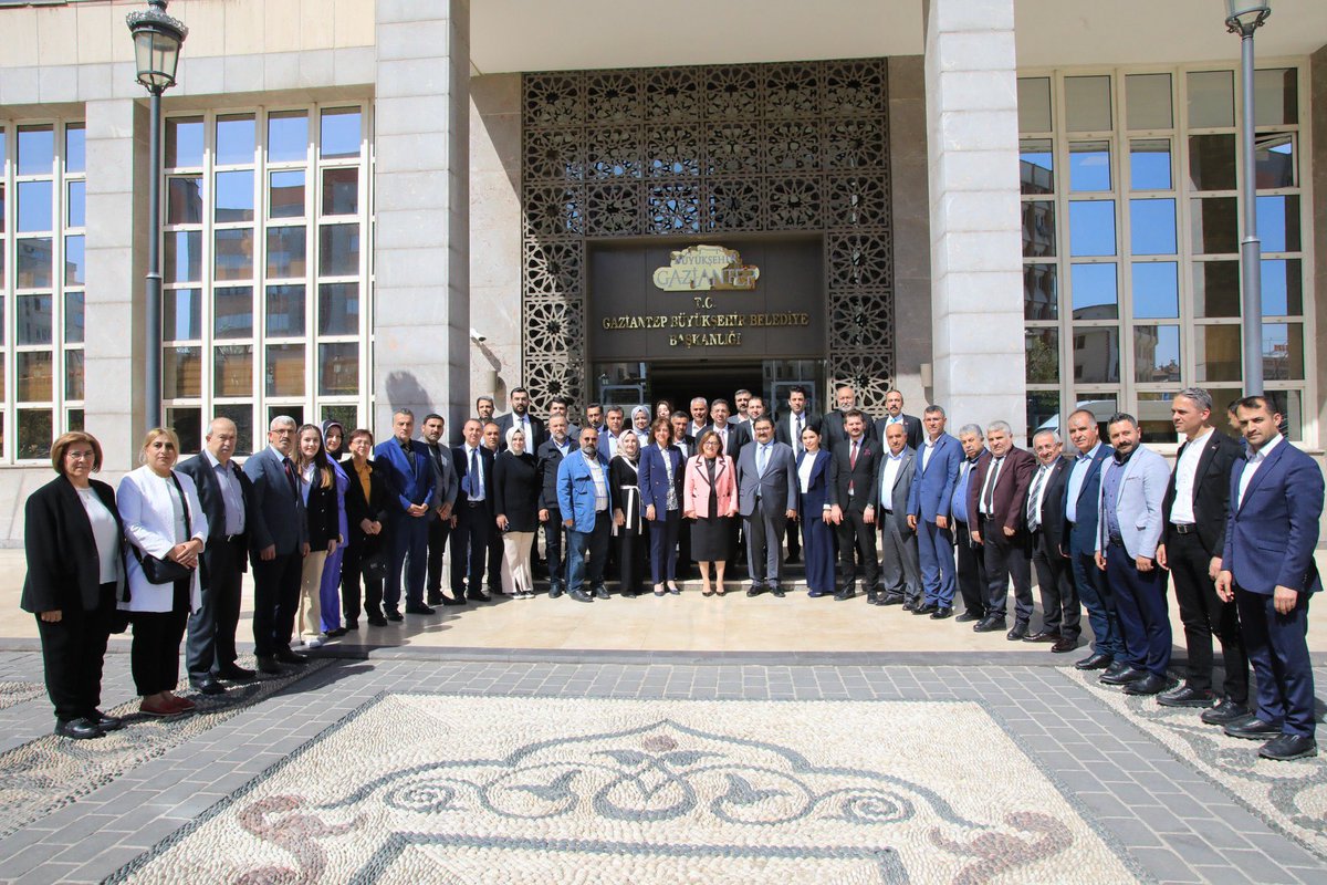 📍Gaziantep Büyükşehir Belediyesi İl Başkan Vekilimiz Sayın Murat Şerbetçi, İl Gençlik Kolları Başkanımız Sayın Mustafa Durmuş ve il yönetim kurulu üyelerimizle birlikte 31 Mart Mahalli İdareler seçiminde 3. kez Gaziantep Büyükşehir Belediye Başkanı olarak seçilen Başkanımız…