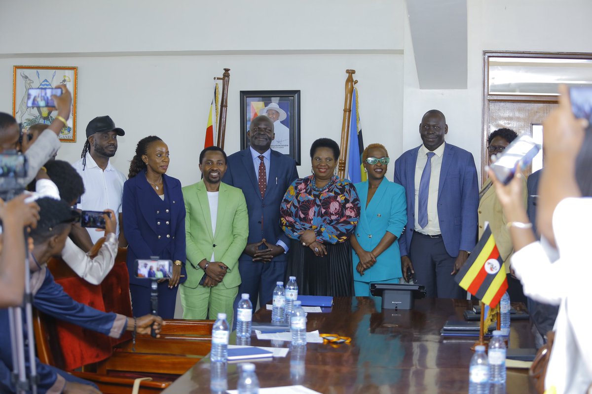 #OFFICIAL: We are delighted to welcome our new Board of Trustees, who were sworn in by Hon @BettyAmongiMP, Minister @Mglsd_UG. The board, led by Prof. Okaka Opio Dokotum as Chairman, includes other members such as Phina Mugerwa Masanyalaze (Deputy Chairperson) …1/2