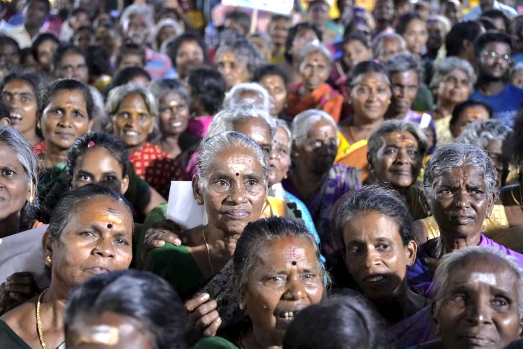 விருதுநகர் பாராளுமன்ற வெற்றி வேட்பாளர் திருமதி.ராதிகா சரத்குமார் அவர்கள் சிவகாசி சட்டமன்றம் தேவர் சிலை அருகே பொதுமக்களிடம் உற்சாகத்தோடு பா.ஜ.க நிர்வாகிகள், தேசிய ஜனநாயக கூட்டணி கட்சி தலைவர்கள் மற்றும் தொண்டர்களோடு வாக்கு சேகரிப்பில் ஈடுபட்டார். #BJP #Modi #Annamalai…