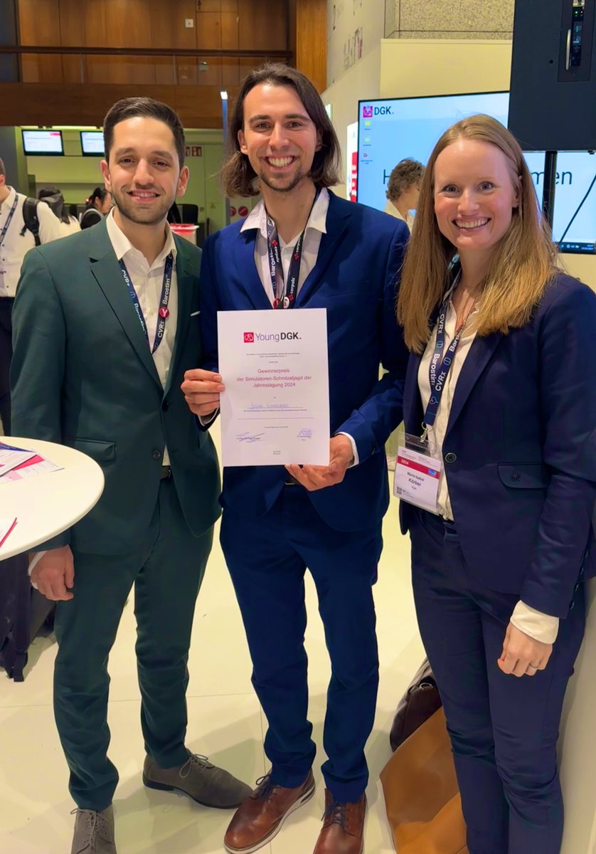 Das diesjährige <a href="/YoungDgk/">Young DGK</a> Reisestipendien- und Rookiesprogramm auf der #DGKJahrestagung kommt zum Ende. Herzlichen Glückwunsch an unseren Gewinner des Young DGK Quiz <a href="/JonasSidabras/">Jonas Sidabras</a> aus Düsseldorf🎖️🫀

#YoungestDGK #DGK2024JT #Nachwuchsförderung