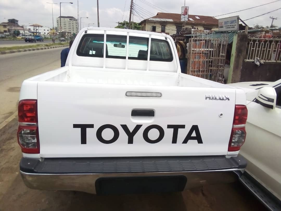#SOS My uncle's Toyota Hilux was stolen in Abuja this afternoon at Jabi Mosque during prayers Vehicle number ABJ-513-DQ Please call 08033112342 for any useful information @PoliceNG_CRU @Princemoye1 #AbujaTwitterCommunity Please repost 🙏🏾