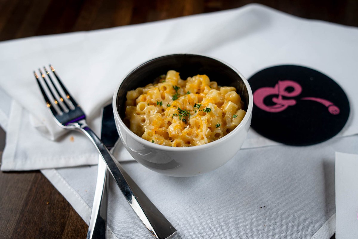 Our Mac n’ Cheese dish is close to resembling black and gold 🖤💛 

It’s game day for our fierce Iowa Hawkeyes team! Join us tonight as we show our support and cheer them on to victory! 🎉 

#WomensBasketball #Hawkeyes #GameDay #WestDesMoines #Iowa #Foodie #Restaurant #Food #Bar