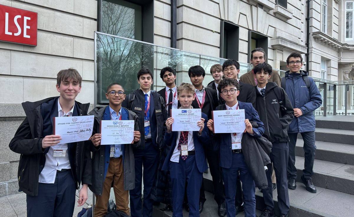 Dulwich College delegates from Year 9 to Year 12 win prizes at LSE Model UN conference. Read more about the final conference of the season with 600+ participants from 35 schools ow.ly/oezv50R4bat