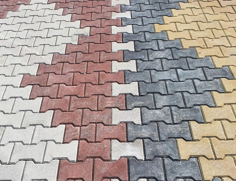 mimarkaanc's tweet photo. Sokaklarda kullanmaktan vazgeçilmesi gerekilen bazı iğrenç malzemeler: çim çit, panel ızgaralı çit, jiletli tel, kilit taşı, yüksek bordür taşı, kaldırımı işgal eden elektrik kutusu, elektrik direği ve çöp konteyneri.

Siz de sokaklarda görmek istemediklerinizi yazın lütfen. https://t.co/0dikSRMMK0