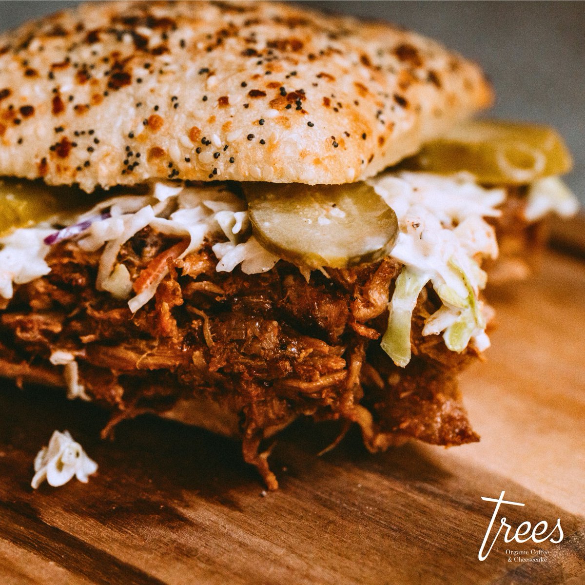 Are you ready for a delicious lunch? 🥰

👉 Meet the Pulled Pork sandwich, a delicious treat where every bite is a taste sensation, featuring succulent, slow-cooked pulled pork. Our secret blend of BBQ sauce and mayo perfectly complements the tender and juicy meat.
