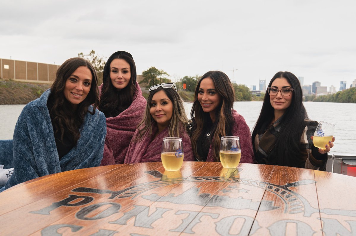 JerseyShore's tweet photo. telling my kids this is the cast of Sex and the City 🏙️ https://t.co/cd72Q1aGk2