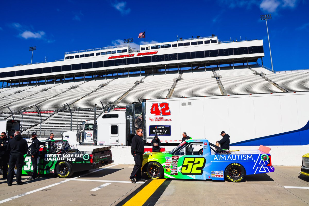 We’d like to wish @StewartFriesen good luck tonight at Martinsville Speedway. #TeamFK