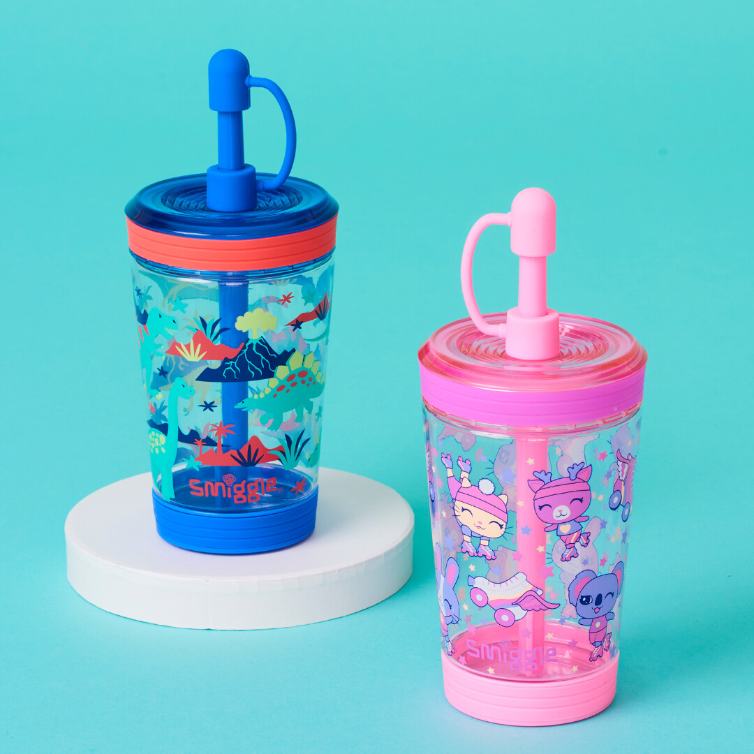 Stay hydrated with these Movin' Collection No Spill Cup from Smiggle 🥰 ⭐ Easy to sip straw ⭐ Secure lid to prevent leaks ⭐ Silicone base to stop spills! @smiggle_ #smiggle