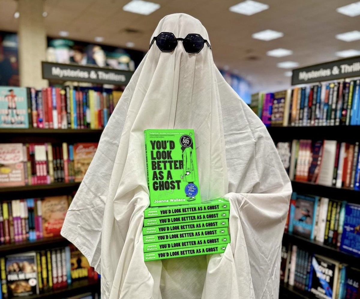 Another spook-tacular @BNBuzz display! Thank you @bnsouthpointe 💚👻💚- you guys are faBOOlous 👏👏👏