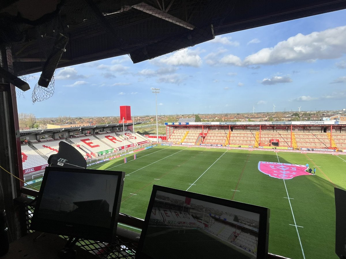 You can see for miles from here! Commentary tonight from @hullkrofficial v @LondonBroncosRL with @RLBarrieMc10 🎤📺🏉