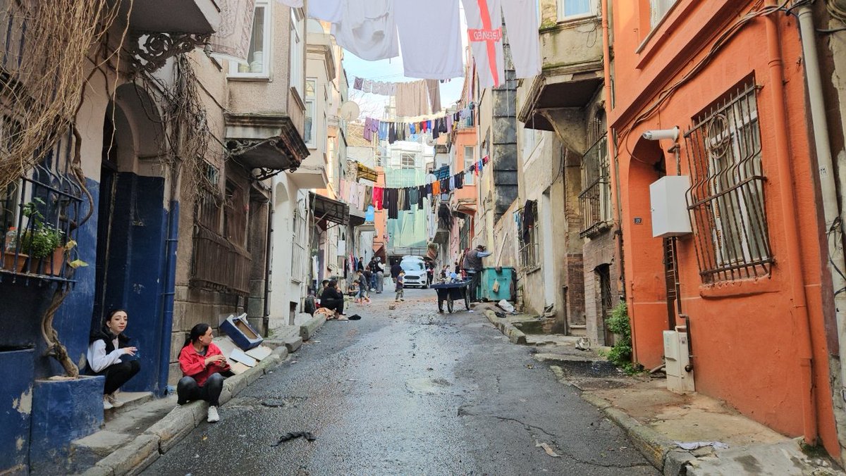 Beyoğlu’ndaki yangın sonrası alevlerden etkilenen binalar mühürlendi iha.com.tr/istanbul-haber…