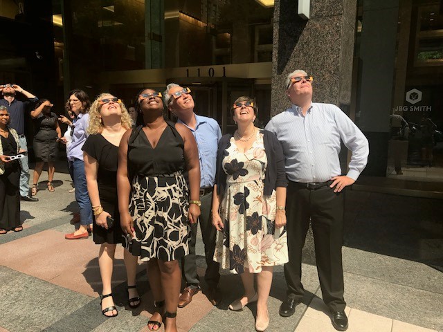 Throwback to the August 2017 #eclipse - notice the EBAA staff using proper safety members to enjoy it!
Protecting your eyesight is of utmost importance during an eclipse. Use these tips to keep yourself safe on Monday!
restoresight.org/news/eclipse/