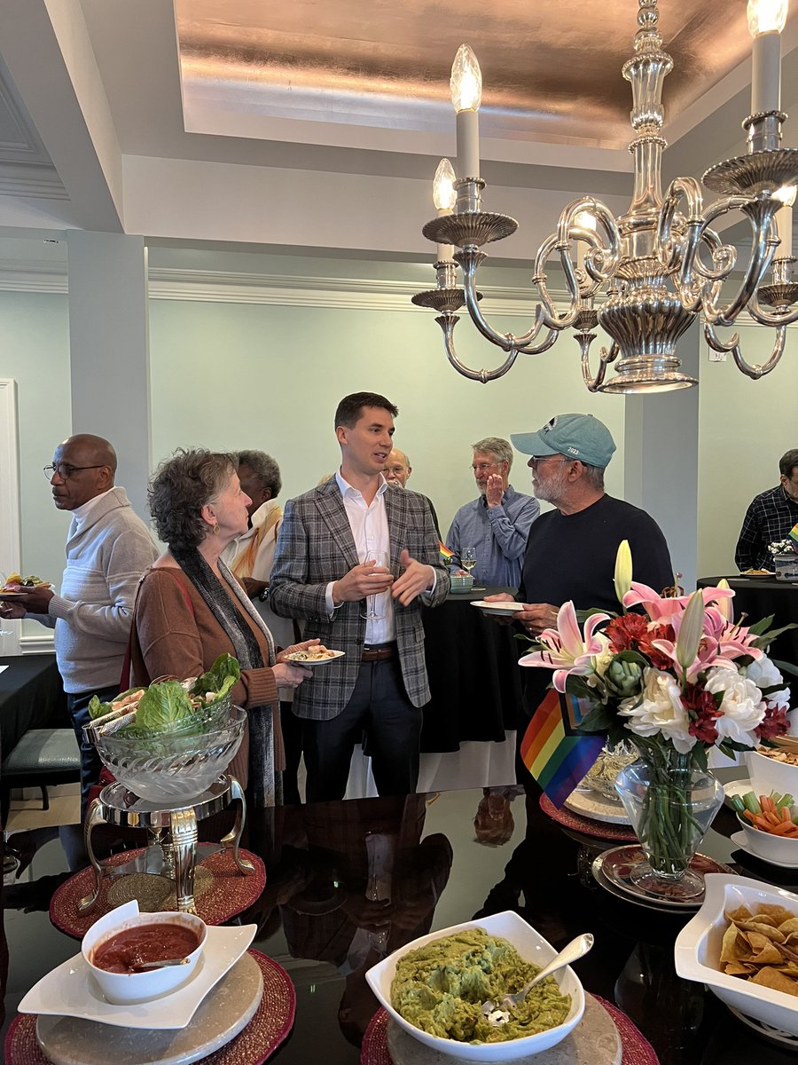 Packed House Party in Falmouth last night with great questions on LGBTQ equality, coastal resiliency, and how we can reach net-zero carbon emissions while boosting our economy. Thanks to Charles and Jim for hosting!