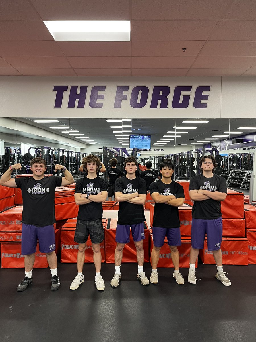 ACPFootball17's tweet photo. The Iron Knights have returned from Spring Break! Nice work by our “Iron Knights” of the week for our 0 hour Football Class. From Left to Right: Sr. Chris Pemberton, Jr. Lincoln Chapman, Sr. Jared Chumley, Jrs. Ethan Kim & Cole Perham. Keep up the strong work! 💪🏻 Go KNIGHTS!!! https://t.co/4WQEJZy5YQ