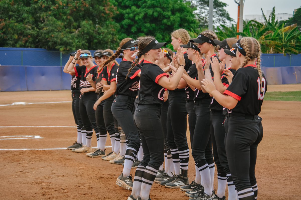 All smiles for another game day!! 😁 🆚 Colombia 🇨🇴 ⏰ 6:15PM (EST) 🔗 gametime.sport Tous les sourires pour un autre jour de match ! 😁 🆚 Colombia 🇨🇴 ⏰ 18h15 (EST) 🔗 gametime.sport #wbscamericas #u18softballpanam #antlersup #softballpanama #wbscsoftball