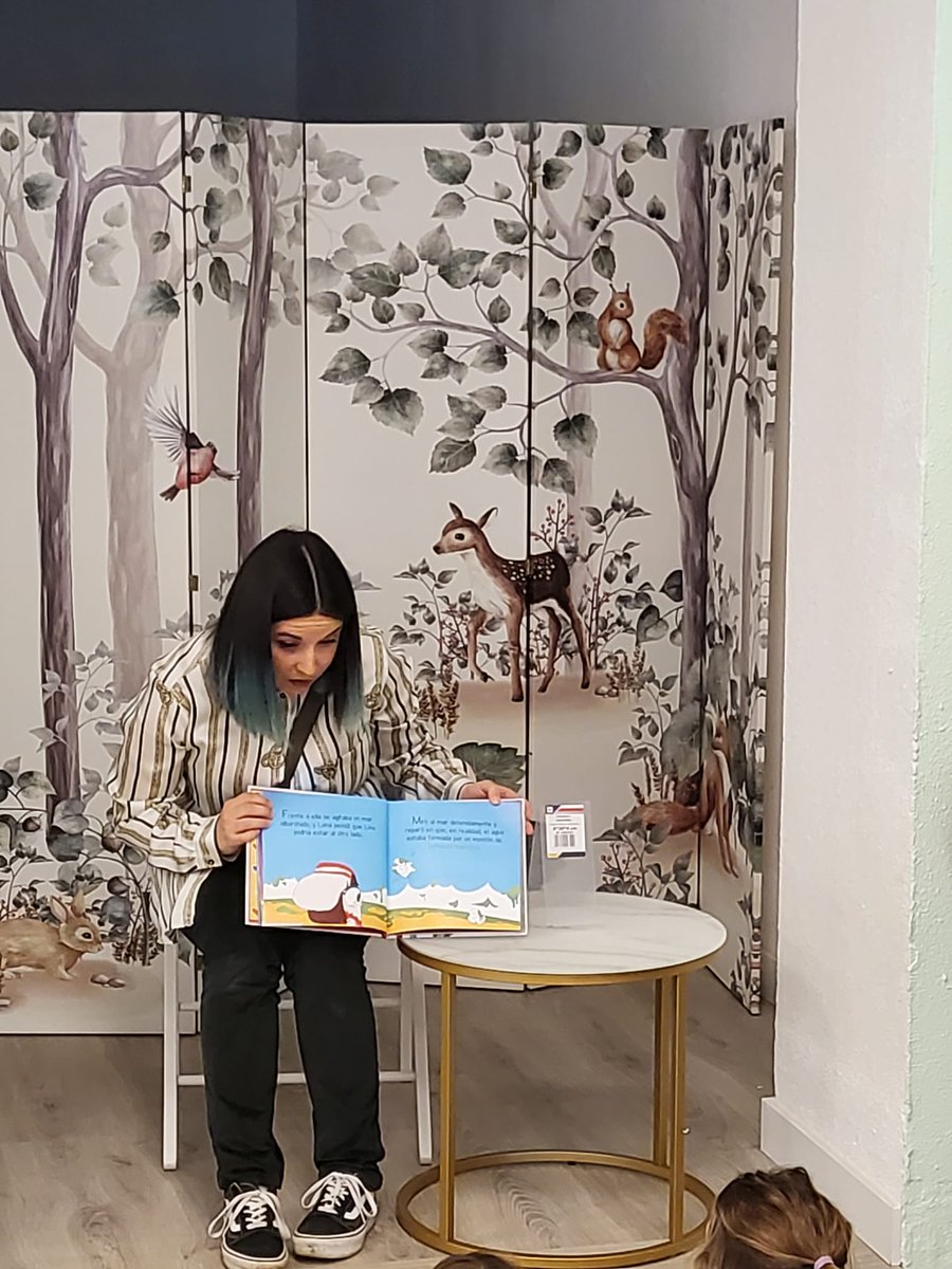 Ya ha empezado el cuentacuentos con Leire Olivares. LAVARDONIA