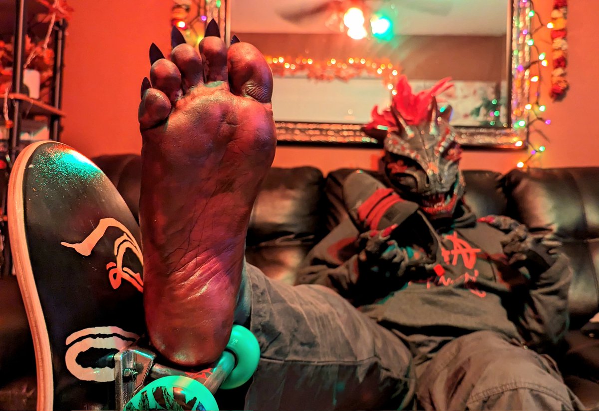 ShadowscaleFeet's tweet photo. Just took my kicks off. Why don't you give them a sniff? 😈 https://t.co/fzfl1R5THI