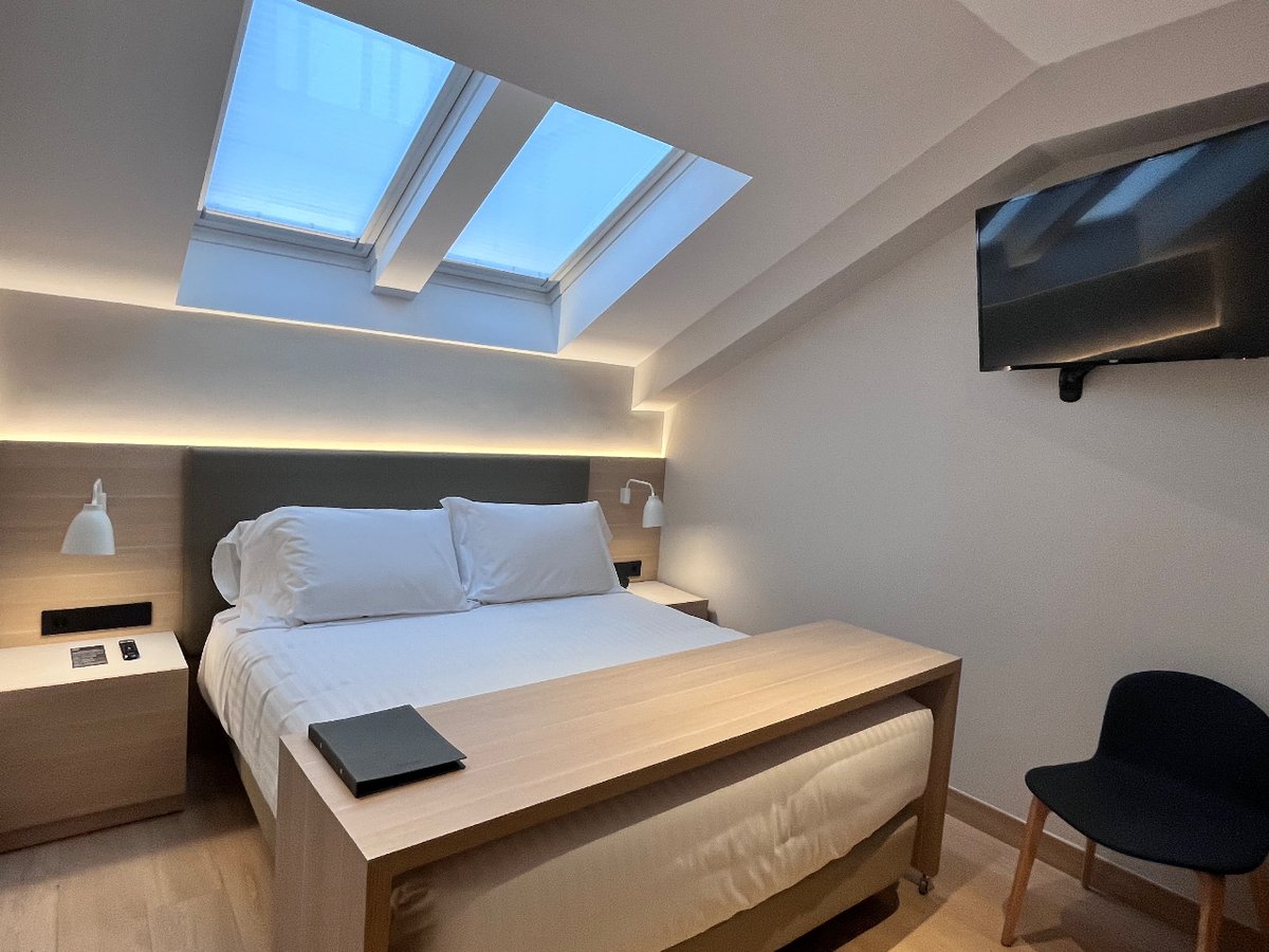 El nuevo hotel Zenit Coruña, diseñado por The A Studio y dirigido por Marta Catalán, junto con Elena Blanco, ha conseguido crear un ambiente elegante y acogedor. 

<a href="/zenithoteles/">Zenit Hoteles</a> <a href="/CorunaTurismo/">Turismo de A Coruña - Visit Coruna</a> <a href="/Depucoruna/">Deputación da Coruña</a>