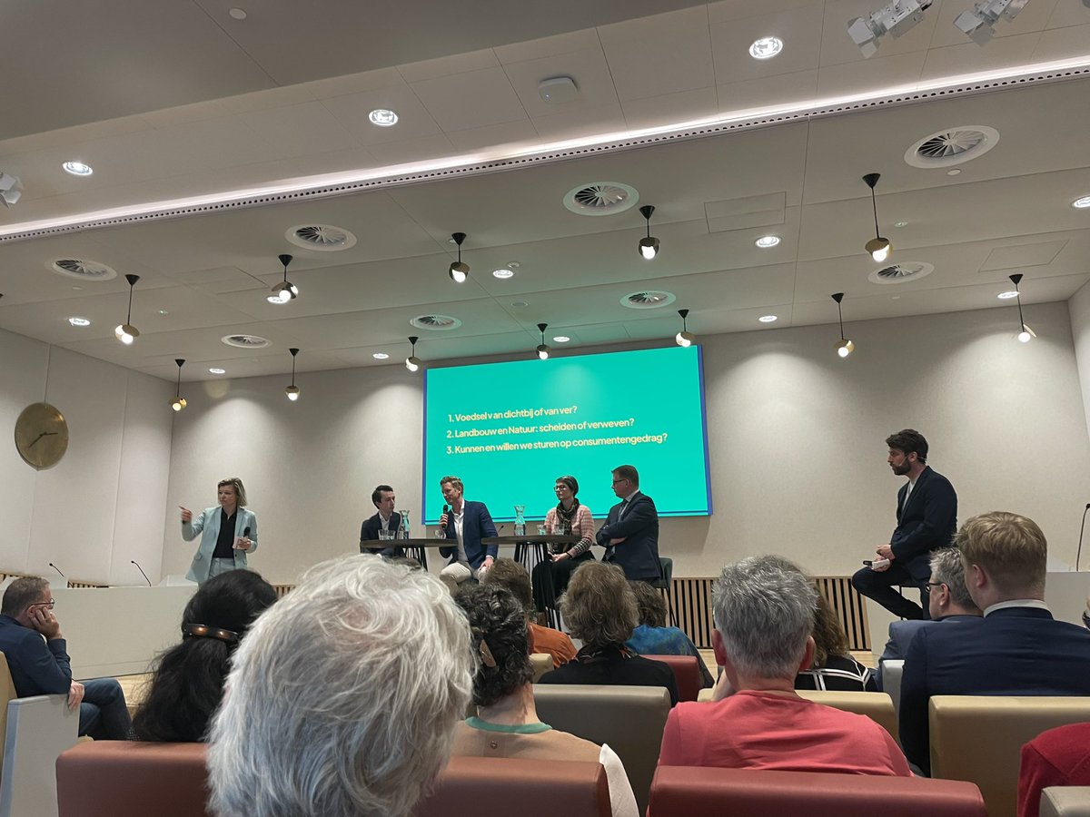 Debat over Europees landbouw- en natuurbeleid in Nederland: wie bepaalt wat? bij de <a href="/WUR/">Wageningen U&R</a> met <a href="/jhuitema/">Jan Huitema</a>, <a href="/ZoetHarold/">Harold Zoet</a>, Saskia Kluit, Jan Pieter van der Schans. Centraal staan vraagstukken als: ‘Moeten we landbouw en natuur verweven of scheiden..’ Niet de minste op de vrijdagmiddag!