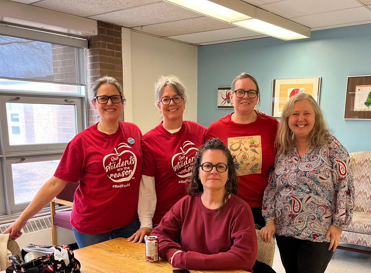 Cresthaven wearing their #ETTRedforEd today in support of the local bargaining team ✊