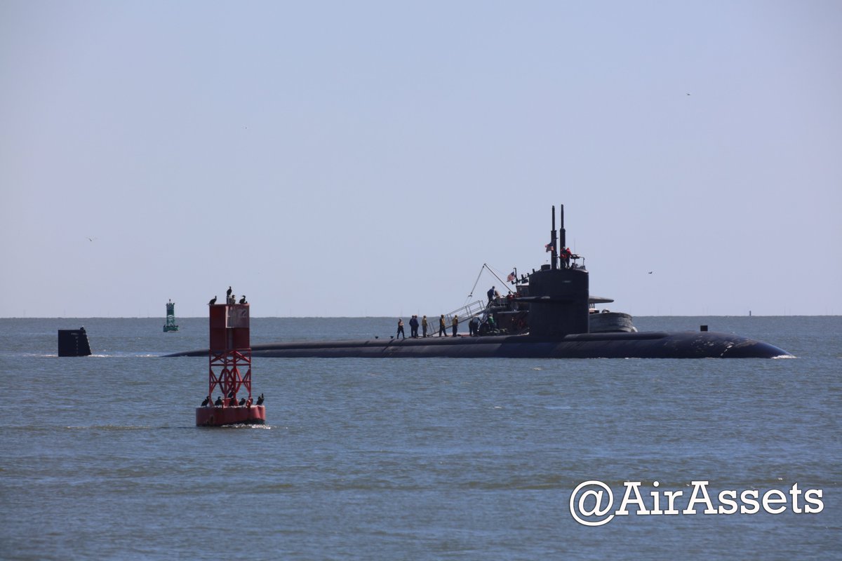AirAssets's tweet photo. 11:30 Hrs 5 April 2024 the USS Newport News USS Newport News (SSN-750), a Los Angeles-class nuclear submarine came into Hampton Roads for personnel transfer and left again shortly after arriving.
#ssn750 #ussnewportnews https://t.co/F4EcXyj8W7