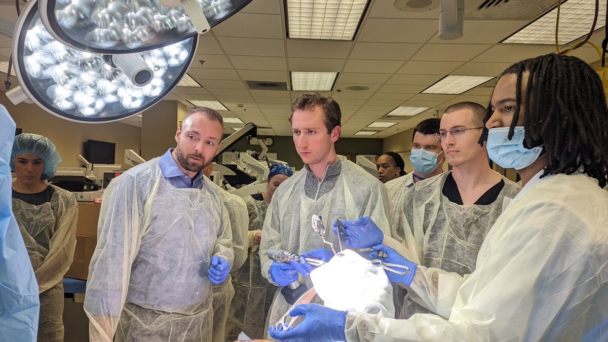 UNC Surgical Skills Lab hosted Duke and Exatech for their total shoulder event. An amazing lab and turnout. @DukeOrtho @UNCsim @gene_hobbs @sim_aware