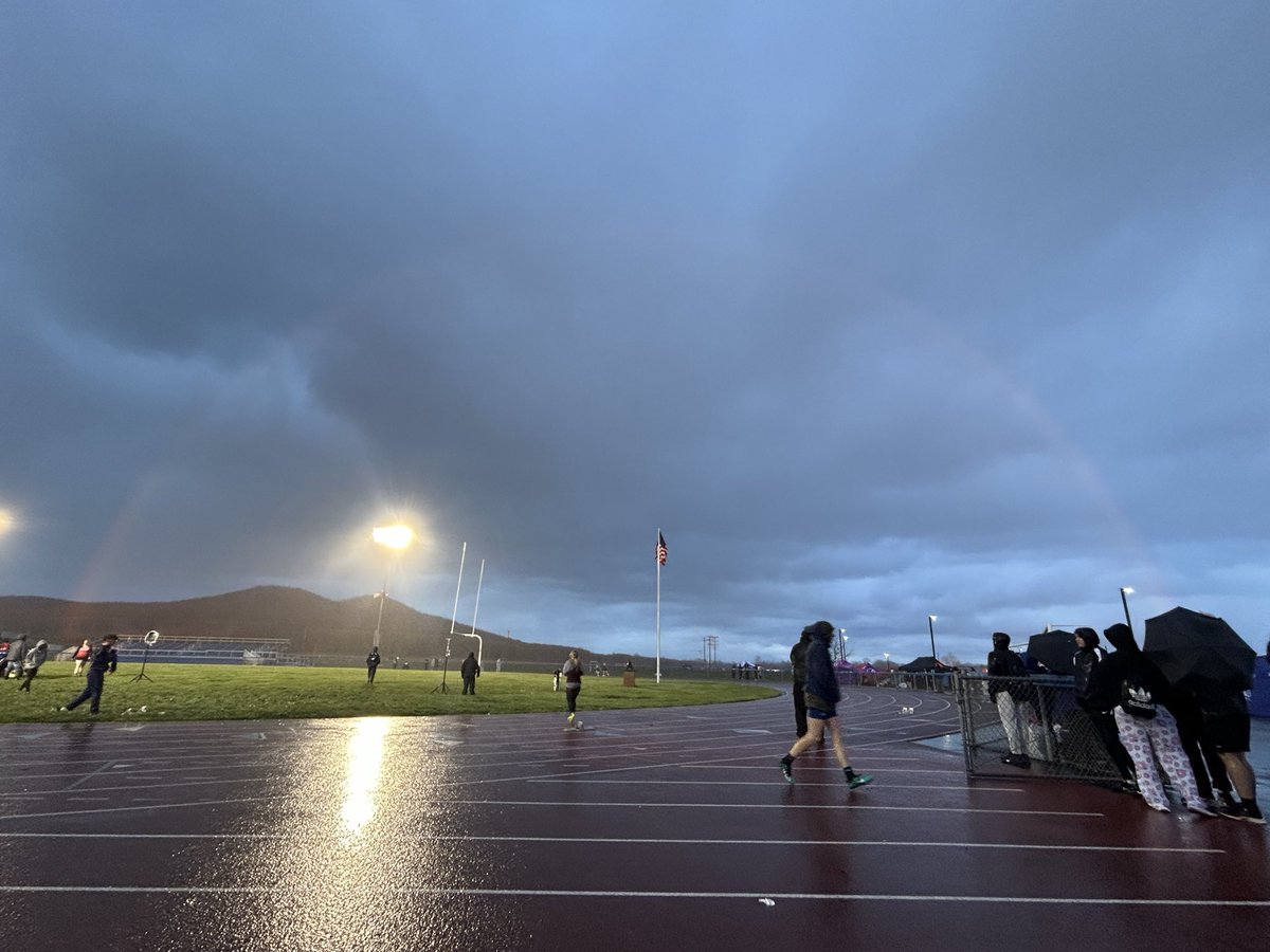 newlexcc's tweet photo. Ended our spring break races last night at Southeastern. The weather took a break and let us run under the rainbow 🌈 https://t.co/RJoJRNJ7CL