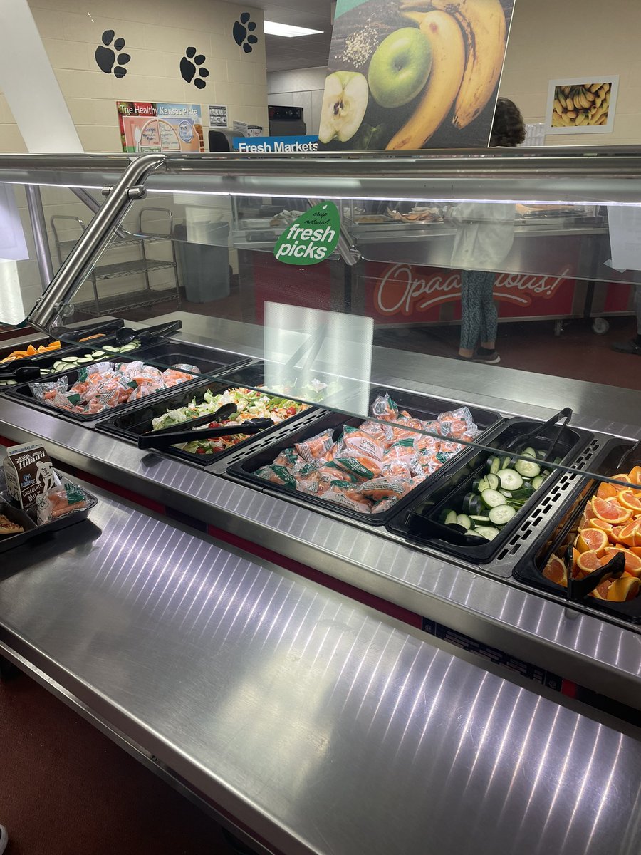 kpaye33's tweet photo. Work in a place that values healthy, yummy choices for lunch! Our students and staff have two hot lunch choices and a salad choice every day!#PartOfThePride❤️🖤 #10 https://t.co/EHgUgR4TOY