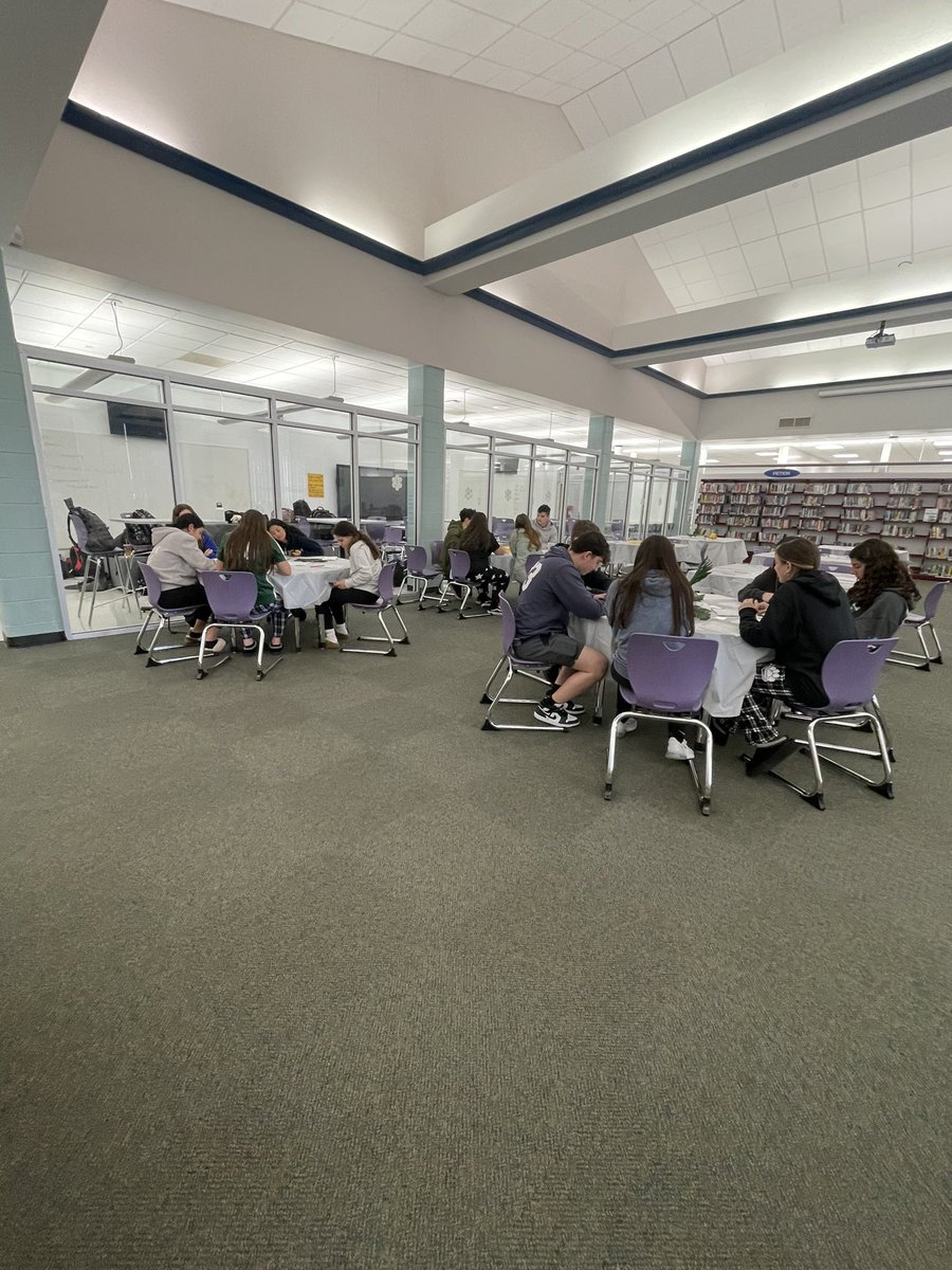 ellengianakis's tweet photo. Thank you to our phenomenal CNHS staff for helping us facilitate a great day for our students! Enjoy the rest of spring break 🌺 @CNHSPrincipal @hlucarelli #TheRegional https://t.co/XI6InZhVBZ
