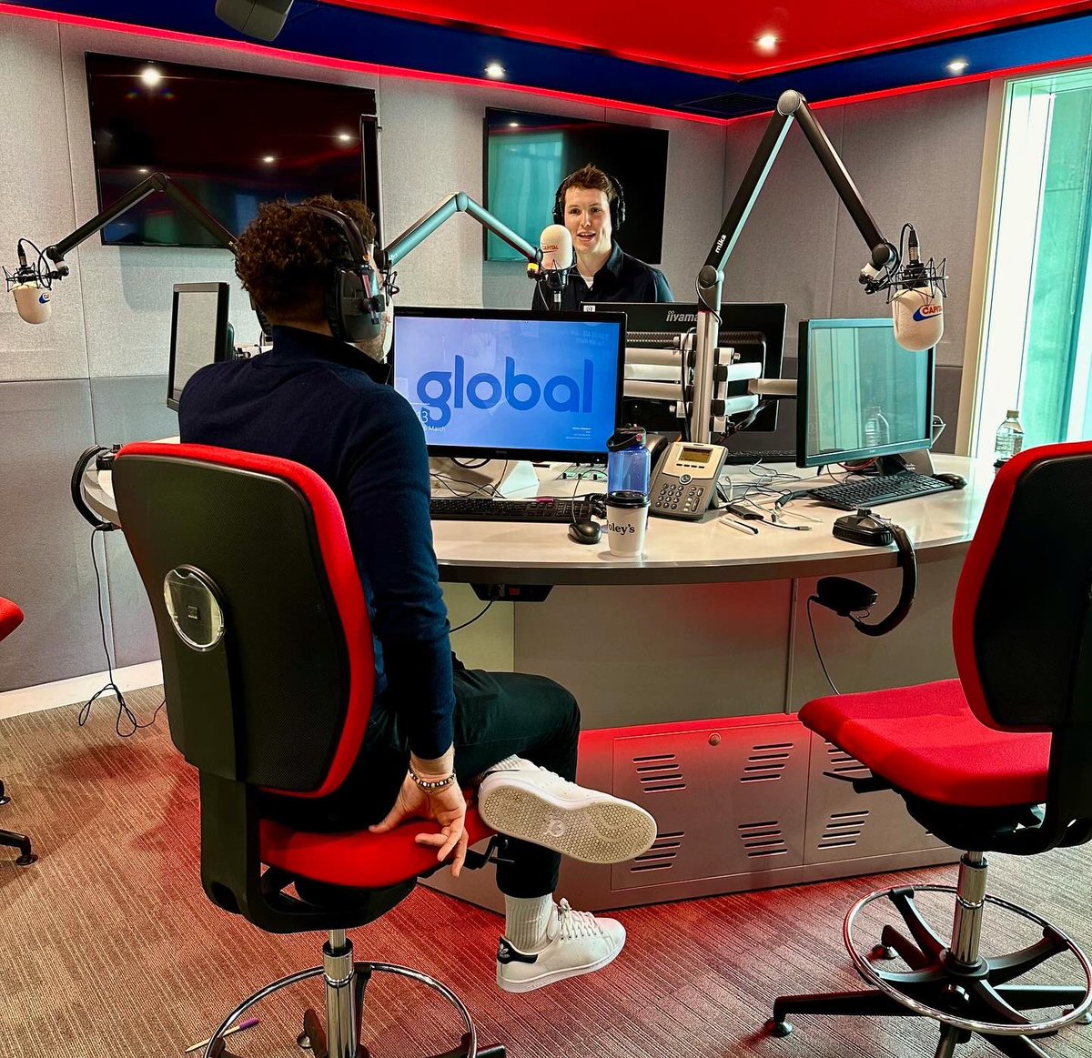 It’s nearly time, Monday morning the absolute legend that is @jordannorth1 starts the @CapitalOfficial Breakfast Show!! He’s put a big smile on my face & he’ll do the same for you with @Chris_Stark & @Sianwelby! AND … if you missed our chat catch up on @GlobalPlayer now! 🥰